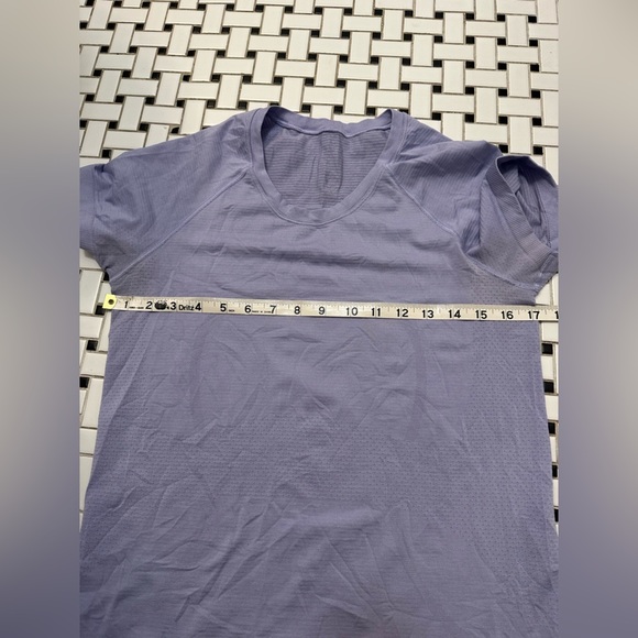 lululemon athletica Lavender Short Sleeve Tee - Picture 3 of 4